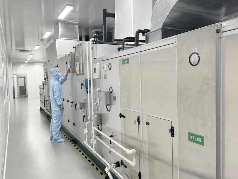 Energy-efficient HVAC filtration system maintaining ISO 8 cleanroom particle counts