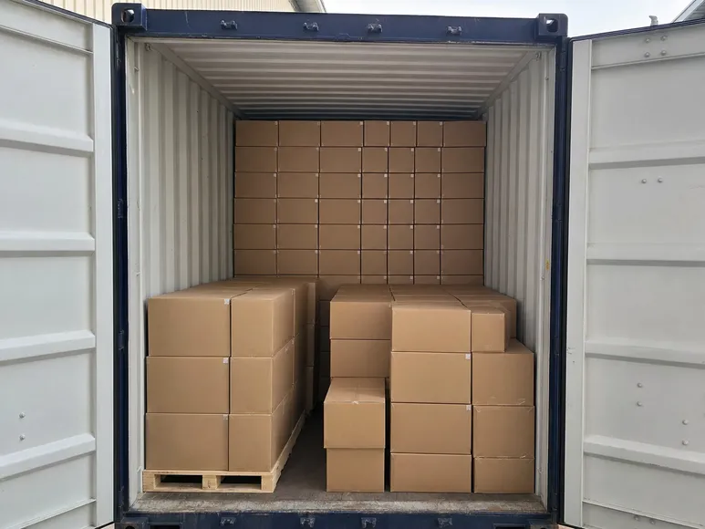 Optimized carton configuration for 40HQ container loading of disposable medical caps