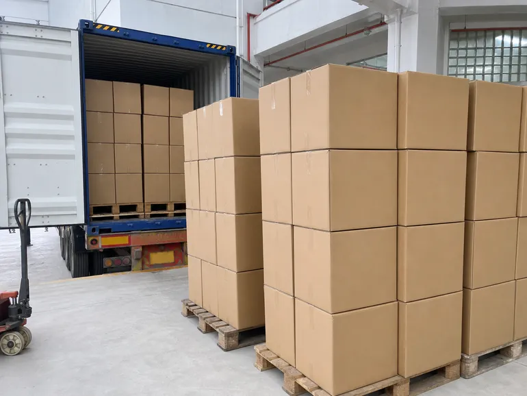 Master cartons optimized for container loading efficiency in 20GP and 40HQ containers