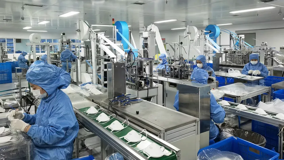 Class 100,000 ISO 8 cleanroom production line for hospital N95 masks