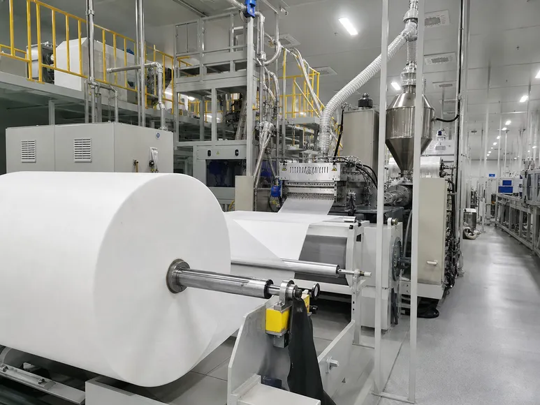 In-house meltblown nonwoven fabric extrusion line producing filtration media for N95 masks